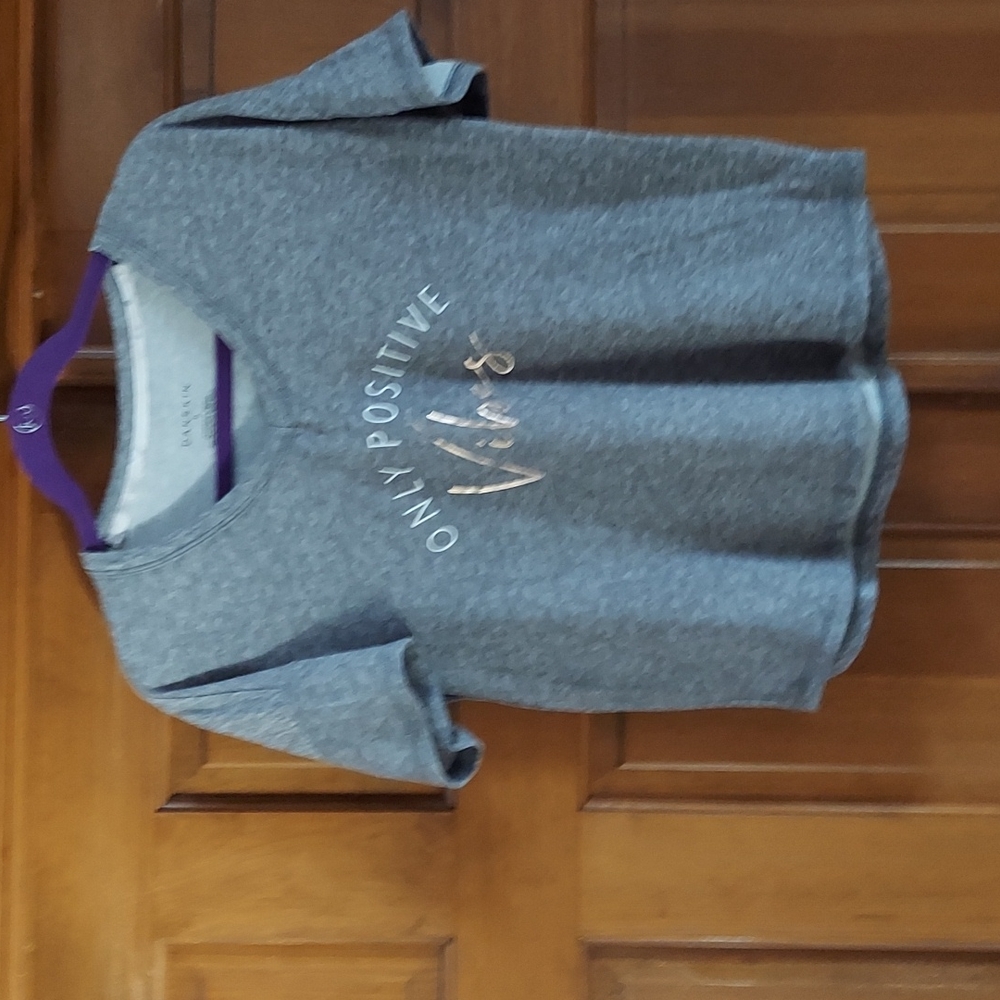 Danskin v neck top